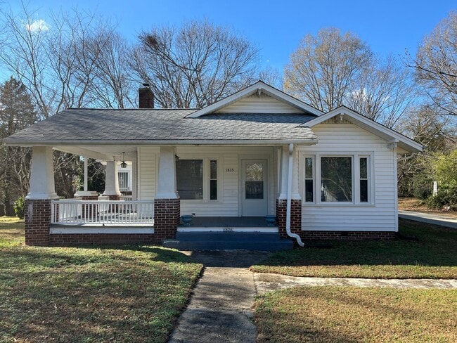 Primary Photo - Charming 2-bedroom, 1-bathroom house