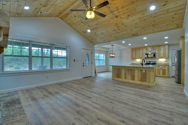 Building Photo - 64 Walnut Dr