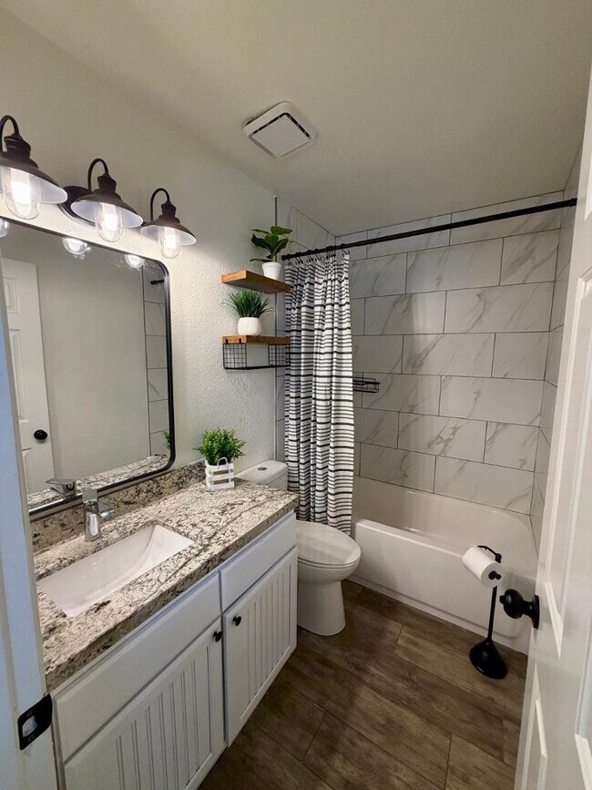 Building Photo - 3761 E Dulciana Ave