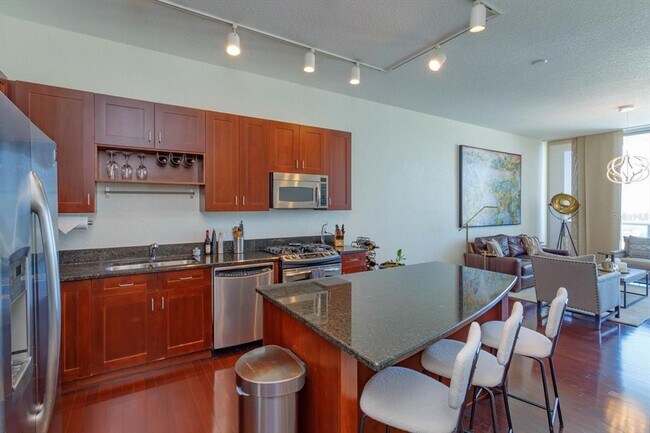 Building Photo - 150 E Robinson St