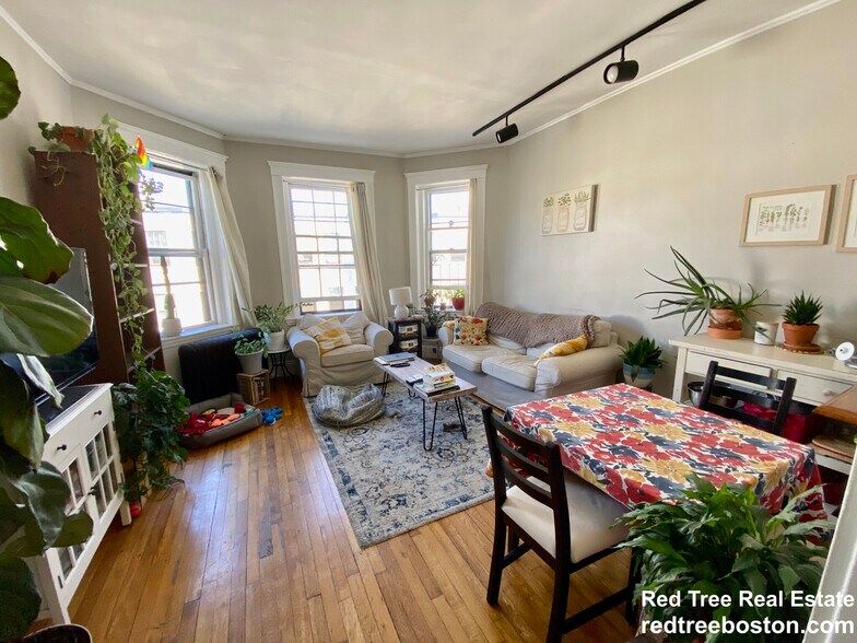 Building Photo - 1572 Commonwealth Ave