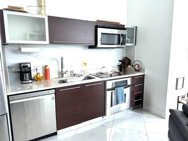 Building Photo - 1900 N Bayshore Dr