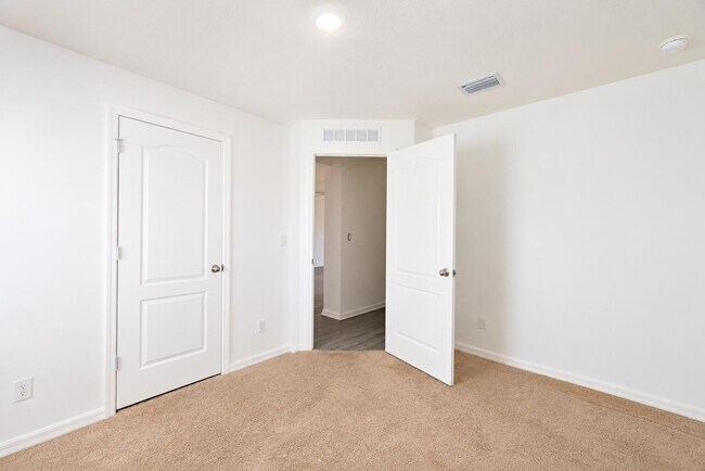 Building Photo - 5318 Imagination Dr