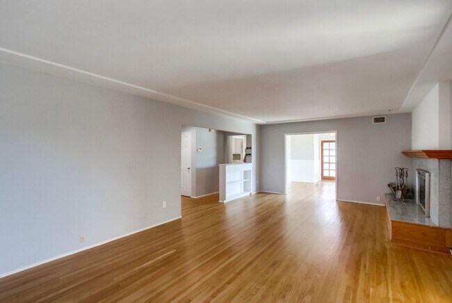 Building Photo - Wonderful SINGLE FAMILY Home with ADU over...