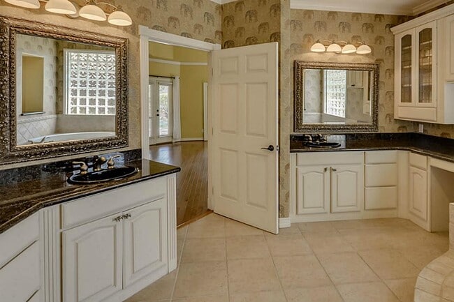 Building Photo - 58 Lake Rd