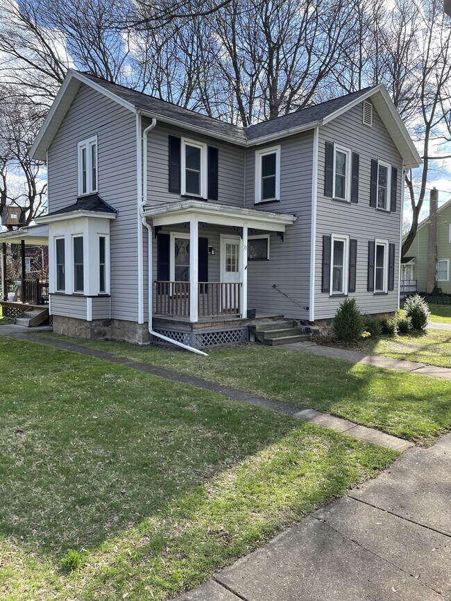 Primary Photo - 77 Roselawn Ave
