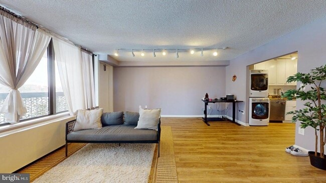 Building Photo - 3701 S George Mason Dr