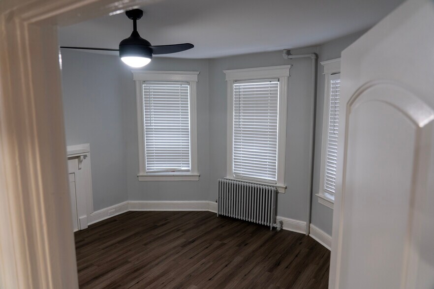 Building Photo - 22 Chapman St