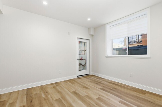 Building Photo - 2926 W Oxford St