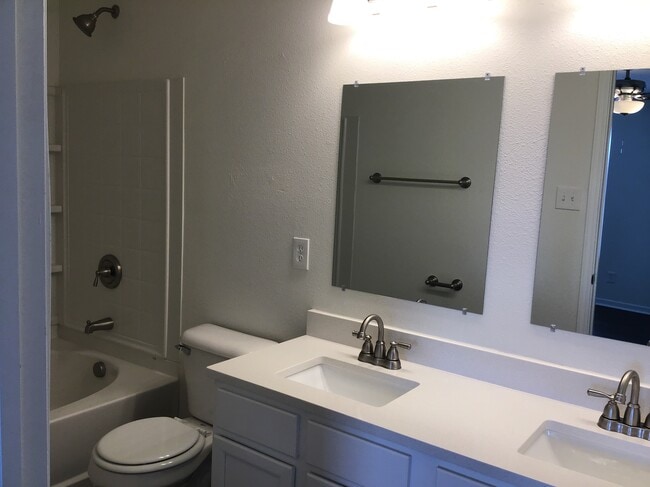 Building Photo - 14258 Marilyn Rd