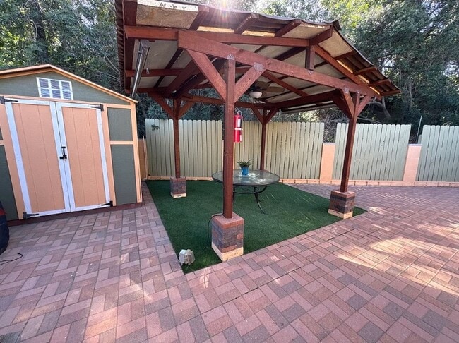 Building Photo - Beautiful 3 Bedroom 2 Bathroom House in Granda Hills