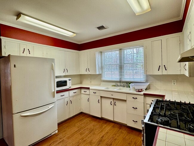 Building Photo - 1134 Rowland Rd