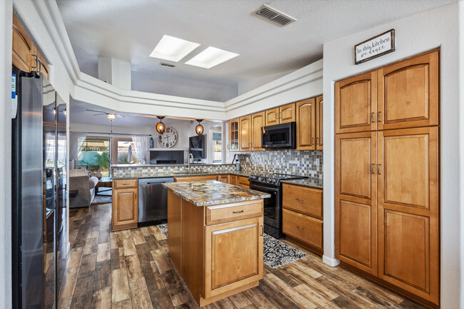 Building Photo - 3785 Cholla Dr