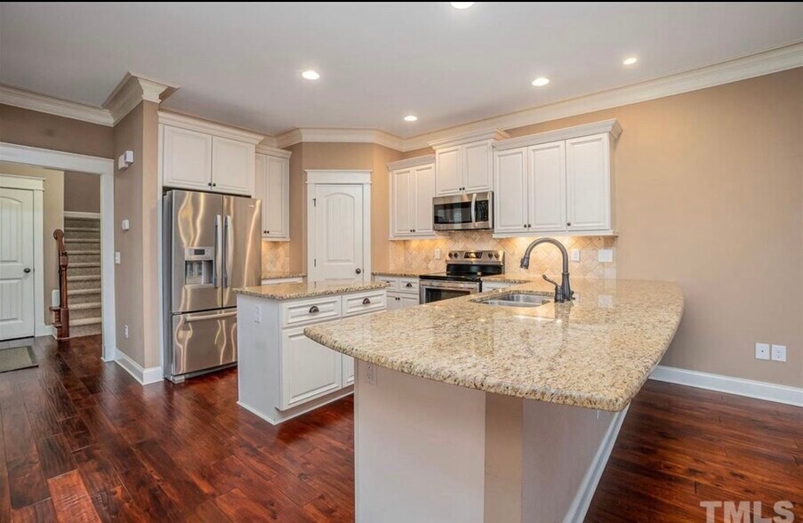 Building Photo - 79 Falconridge Dr