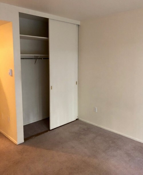 Building Photo - Mondrian Apartments - Studio