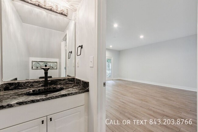 Building Photo - 4585 Great Oak Dr