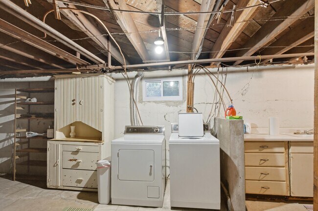 Building Photo - 303 Westwood Ave