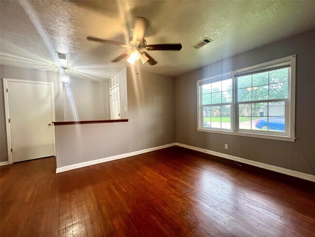 Building Photo - 1925 14th Ave N