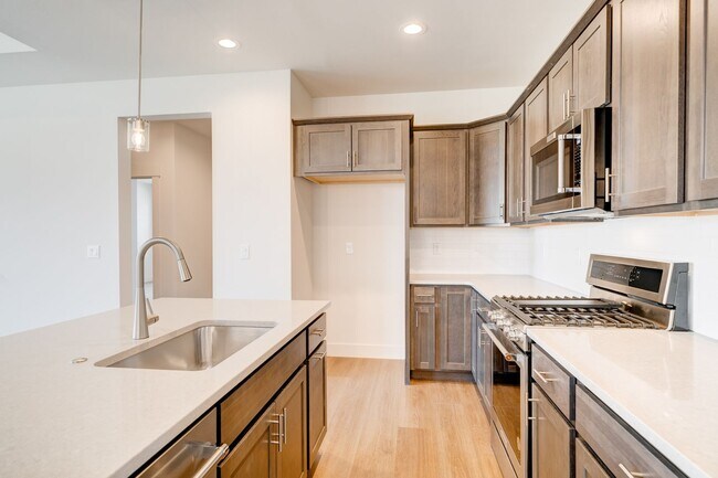 Building Photo - New Peaceful Retreat