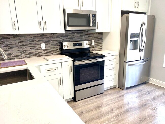 Building Photo - 270 Palmetto Ct