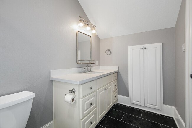 Building Photo - 2401 Market St