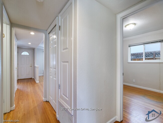 Building Photo - 3727 Kersten Dr