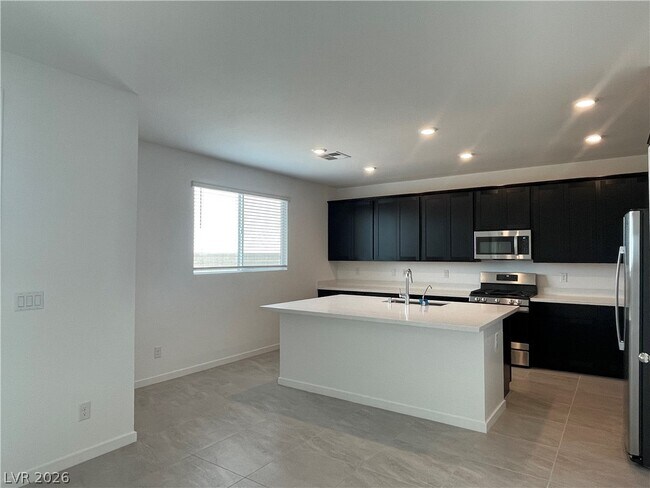 Building Photo - 6841 Chargehand Ave