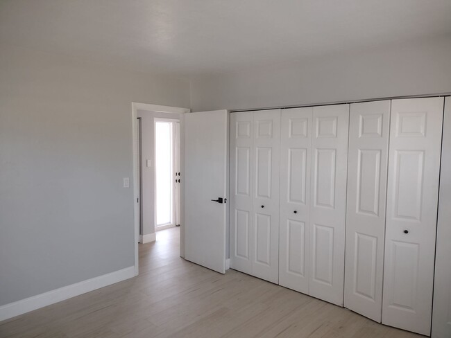 Building Photo - Adorable UPDATED 1 bedroom 1 Bath home wit...