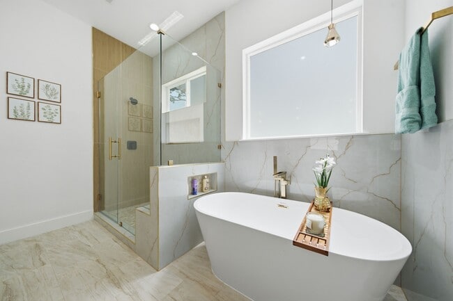 Building Photo - 8910 Knoll Leaf Dr