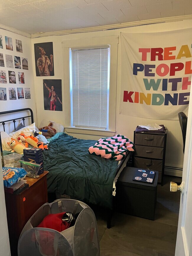 Building Photo - 52 Lawrence St