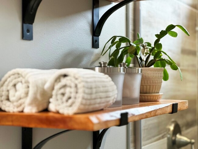 Building Photo - 103 Mimosa Ave