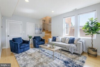 Building Photo - 1409 G St NE