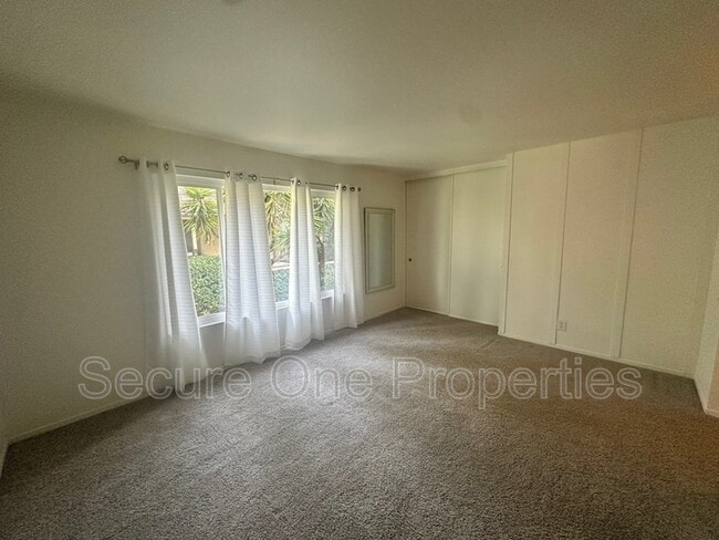 Building Photo - 491 Serento Cir