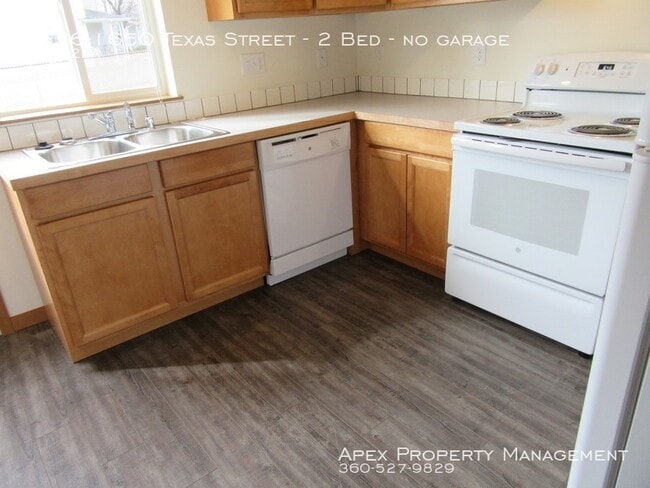 Building Photo - Central Bellingham - Eureka Townhomes