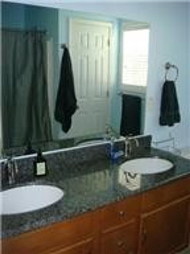 Building Photo - 3128 Brook Hill Dr