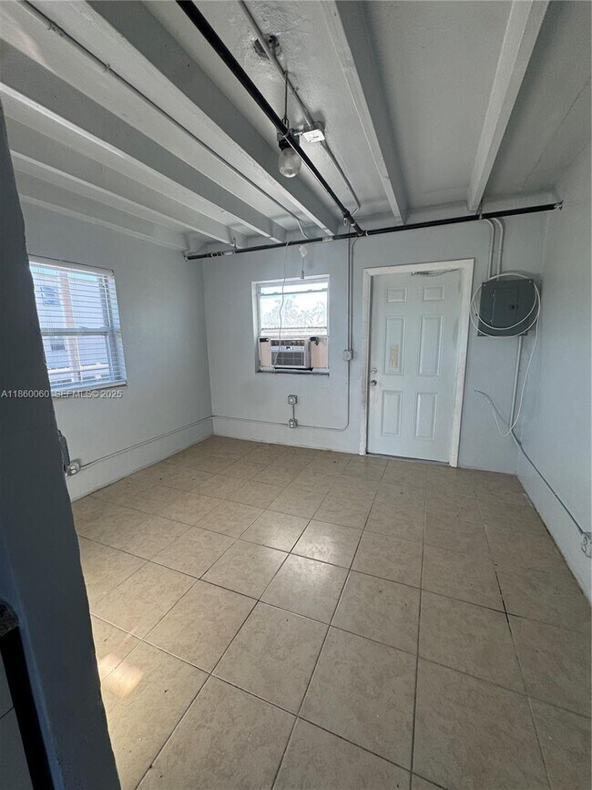 Building Photo - 354 Rardin Ave