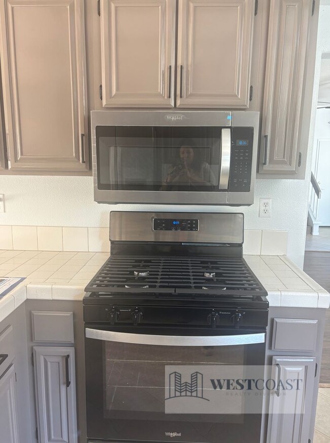 Building Photo - Charming Two-Story Home in Oceanside's Nor...
