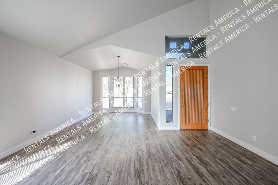 Building Photo - 2355 N Travis Cir