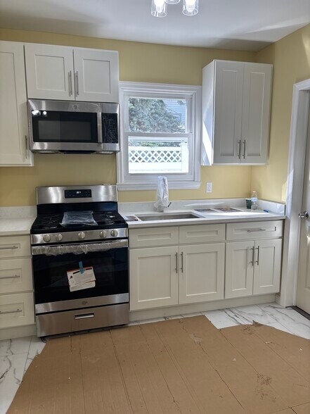 Building Photo - 44 Inman Pl