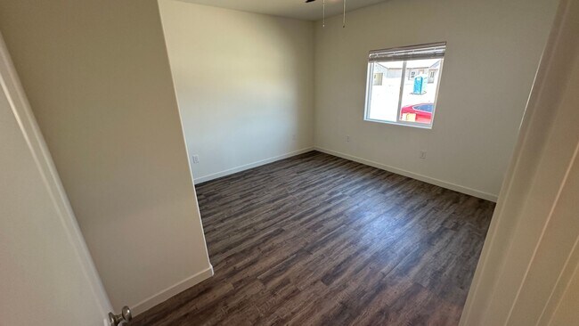 Building Photo - Coyote Run Duplexes 6000