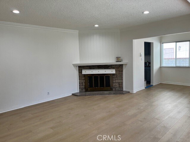 Building Photo - 6013 N Walnut Grove Ave