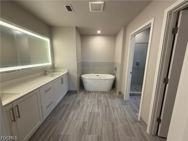 Building Photo - 9912 Portofino Vineyards Dr