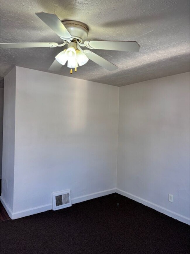 Building Photo - 925 Stanley Ave