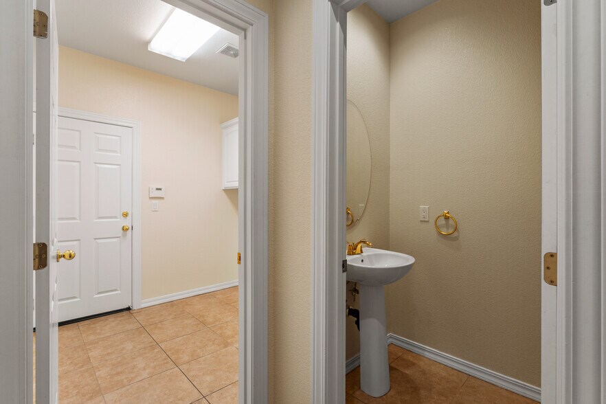 Building Photo - 5161 Weston Way