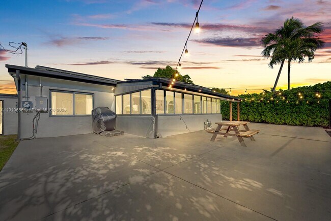 Building Photo - 9370 Nassau Dr