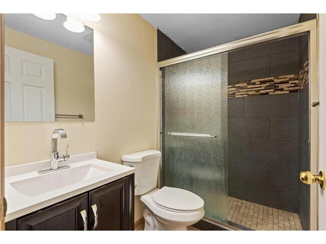 Building Photo - 5225 Holly Ln N