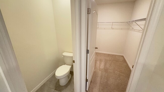 Building Photo - Charming Deltona 4/2 Ready for Move-in!