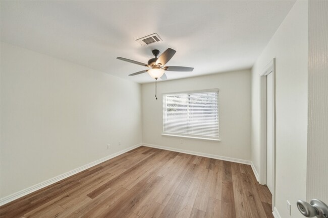 Building Photo - 3018 Sycamore Springs Dr