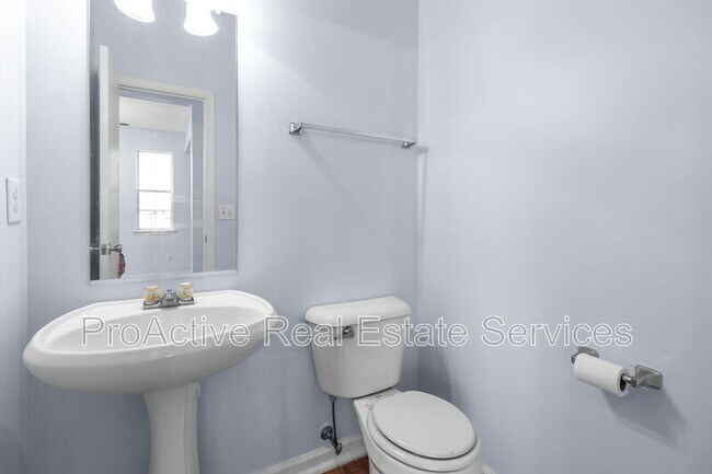 Building Photo - 11 Camellia Ln