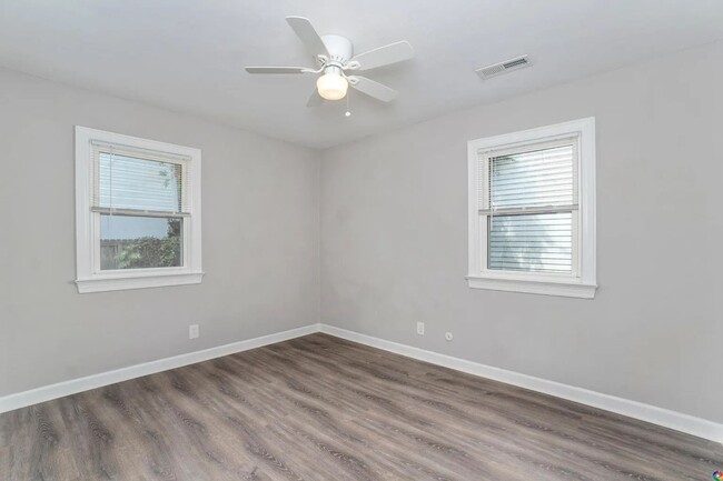 Building Photo - Chelsea Avenue